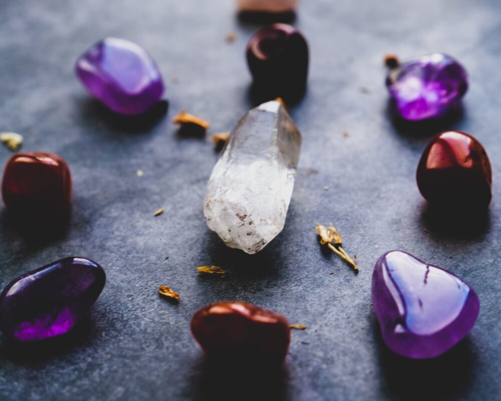 Never keep these 6 gemstones without a healer’s guidance